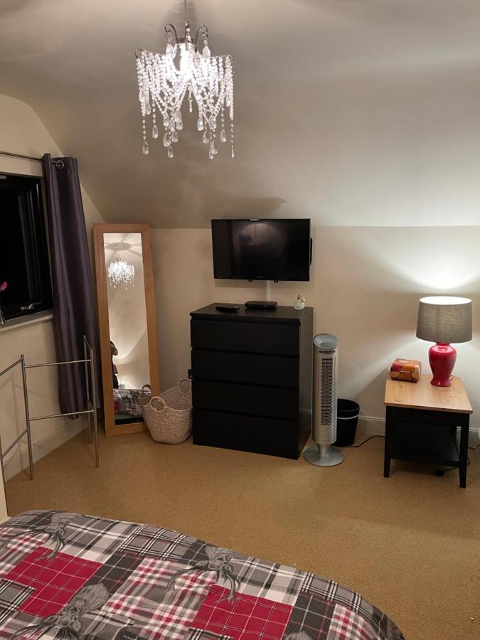 Lindas Retreats Self Catering Accommodation 1 Bedroom Cottage Or 3 Bedroom House 토민톨 외부 사진