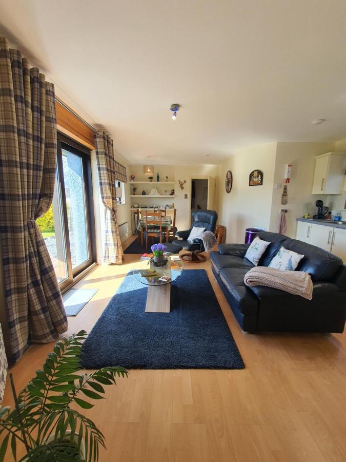Lindas Retreats Self Catering Accommodation 1 Bedroom Cottage Or 3 Bedroom House 토민톨 외부 사진